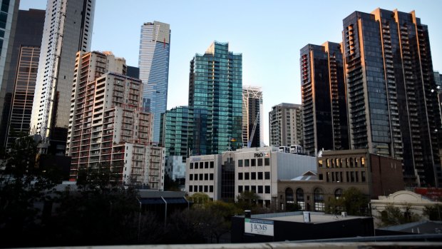 Almost one in five Melbourne apartments is being sold at a loss as falling prices and cash-strapped buyers squeeze the national market.