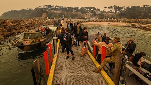 HMAS Choules evacuates people at Mallacoota, Victoria.