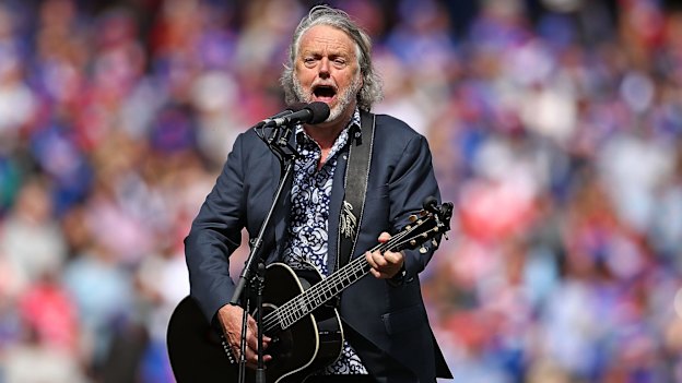Mike Brady performs One Day in October during the 2016 AFL grand final.