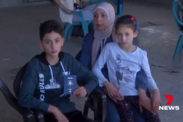 Australian Yazan Hellis, with his mother and seven-year-old sister, spoke to 7 News about their struggle to get out of Gaza. 