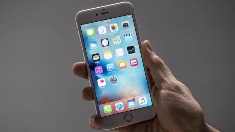 A simple battery replacement on his iPhone 6S Plus is all this columnist needs.