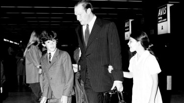 Kerry Packer with his children James and Gretel.