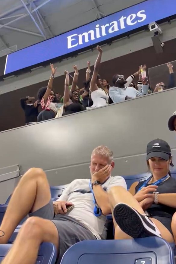 A screenshot from a viral video showing social media influencers recording themselves during play at the US Open.