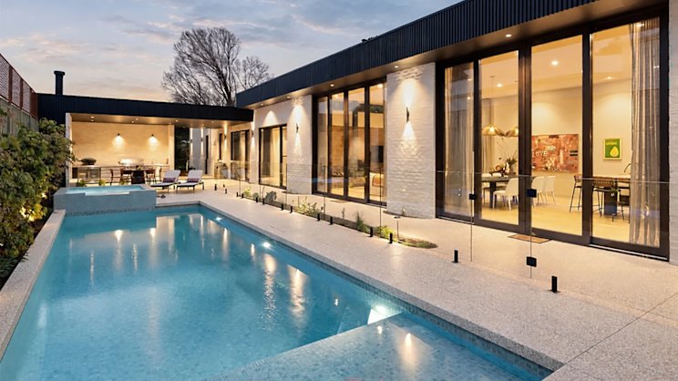 smh.com.au - Shona Hendley - Our five favourite luxury homes by the coast for sale