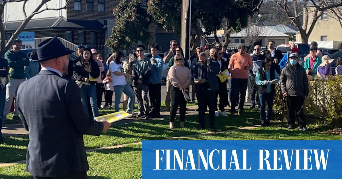 Melbourne property: 'Cashed-up' Toorak buyers can't find anything despite jump in auctions in Sydney - Vimarsana News