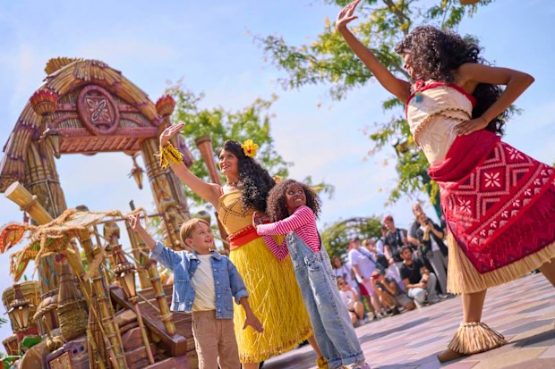 New parade starts at Disneyland Paris