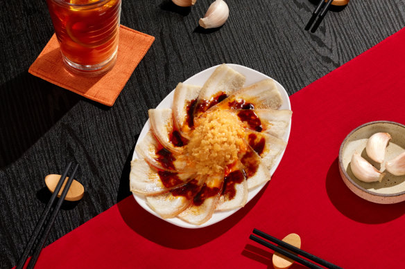 Sliced pork belly with mashed garlic at TamJai Mixian.
