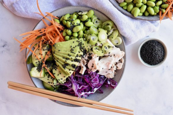 Ideal for lunch, this chicken rice bowl is full of colour and crunch.