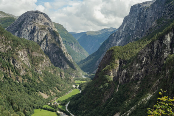 Norway is beautiful even when viewed from a public bus.