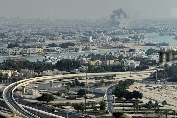 A fumaça é vista no horizonte de Doha. Israel diz que teve como alvo a liderança do Hamas na greve do Catar.