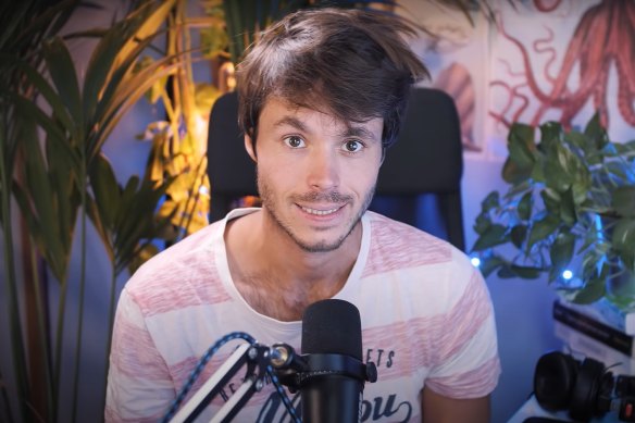French science YouTuber Leo Grasset kept screenshots of the messages offering him money. 