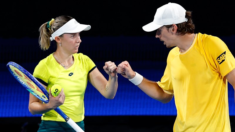 United Cup 2026 as it happened: Australia qualify for United Cup quarter-finals after de Minaur and Hunter win doubles tie