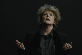 Evelyn Krape as Lear.