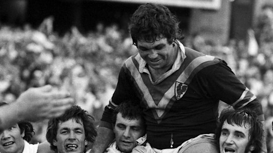 Easts captain Arthur Beetson is chaired by teammates after the 1975 premiership win.
