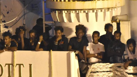 'Arrest me': Italy's Salvini challenges prosecutor's migrant probe