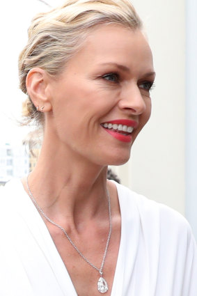 Sarah Murdoch arriving at Bondi Icebergs last Friday with her huge new diamond necklace.