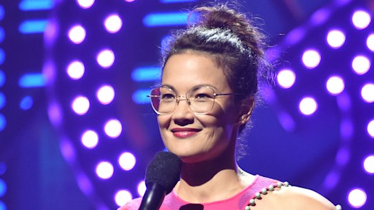 Lizzy Hoo kicked things off smoothly.