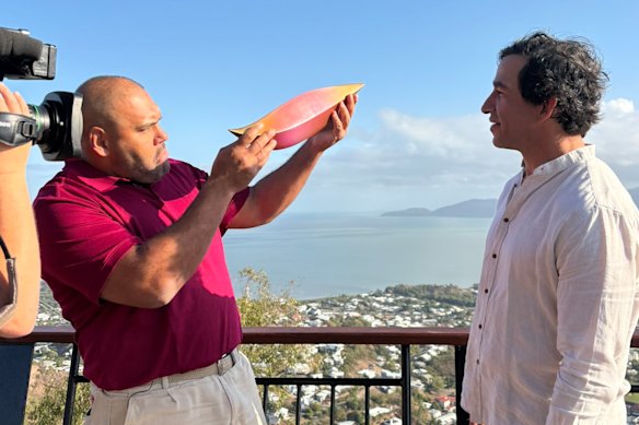 Sam Thaiday and Thurston examine the piece.
