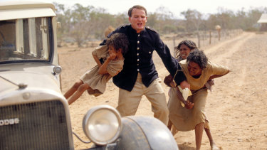A scene from the movie Rabbit-Proof Fence when the three girls are grabbed.