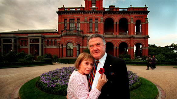 Jeanne and the late Richard Pratt out the front of their Melbourne mansion Raheen.