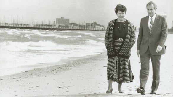 Joan Kirner and John Cain walk along St Kilda beach for an ALP environment policy launch in 1988.