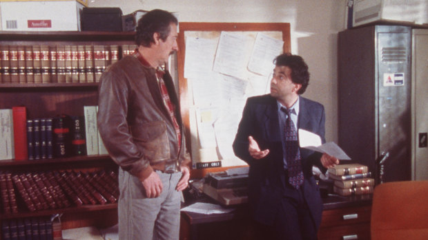 Darryl Kerrigan (Michael Caton) and his attorney Dennis Denuto (Tiriel Mora).
