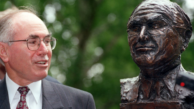 John Howard with his bust in Ballarat in 1997. 