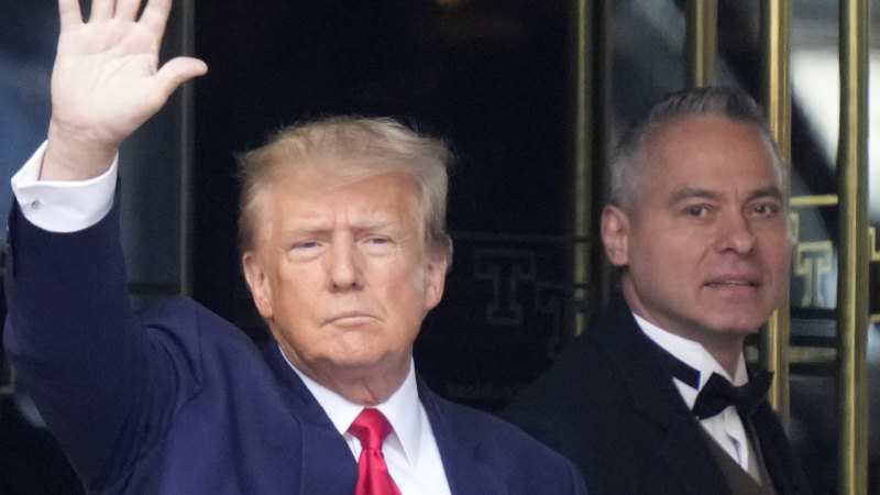 Donald Trump teslim oldu