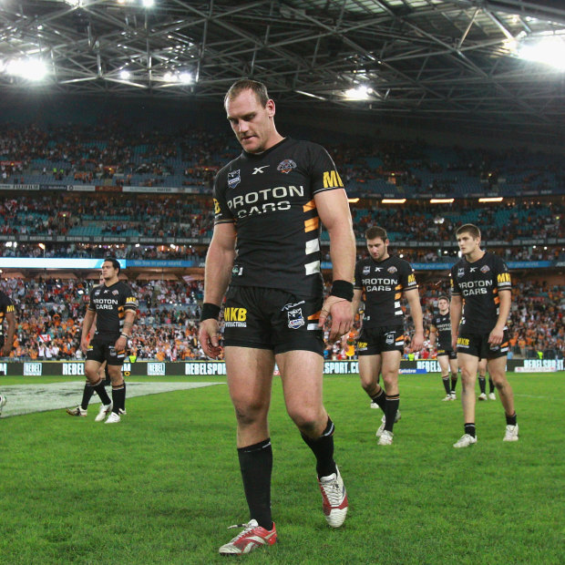 The Wests Tigers were shattered after their one-point loss to the Dragons in the 2010 preliminary final.