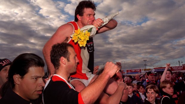 Danny Frawley is chaired off after his last game for St Kilda.