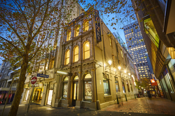 The Hopetoun Tea Rooms is moving to the former Kozminsky’s jewellers building.