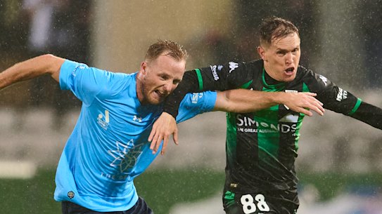 Two drink breaks were held in Sydney’s draw with Western United, despite the heavy rain and cold conditions. 