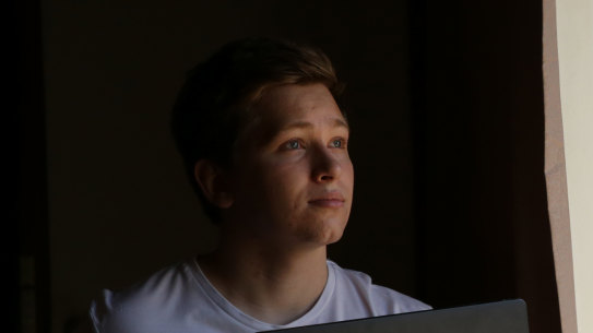 'Everyone had to wait': Why kids without laptops struggle at school