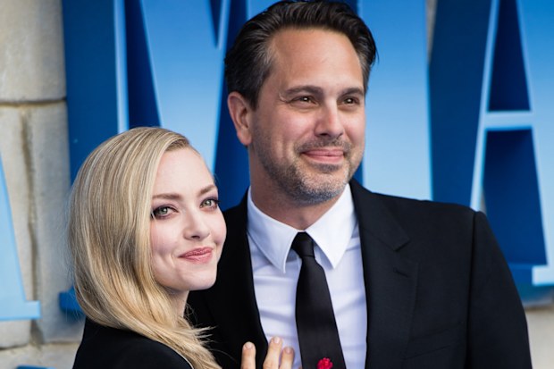  Thomas Sadoski and Amanda Seyfried attend the UK Premiere of "Mamma Mia! Here We Go Again" at Eventim Apollo on July 16, 2018 in London, England. 