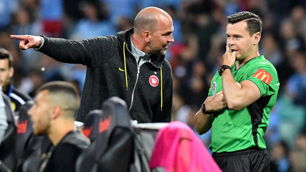Ropeable: Markus Babbel reacts to the confusing VAR decision.