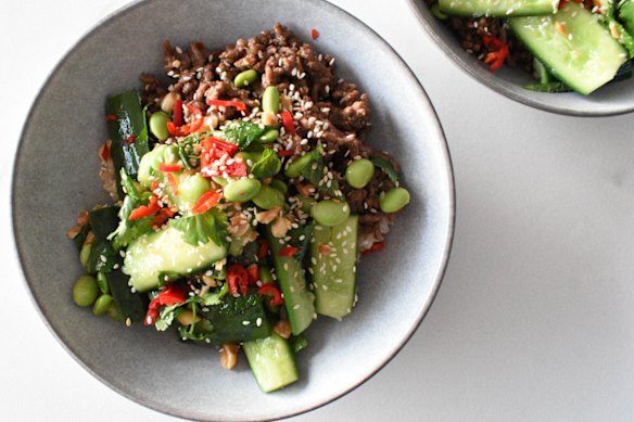 These sticky ginger beef bowls with smashed cucumber are a fast, high-fibre weeknight win.