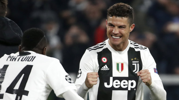 Cristiano Ronaldo's three goals saw Juventus through to the quarter-finals.