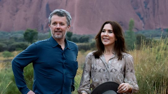 King Federik X and Queen Mary pose for photos in front of Uluru.
