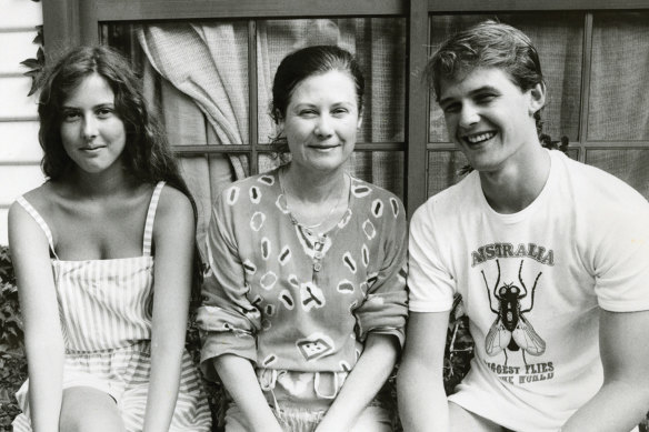John Olsen’s second wife Valerie, with their children Louise and Tim in 1983.