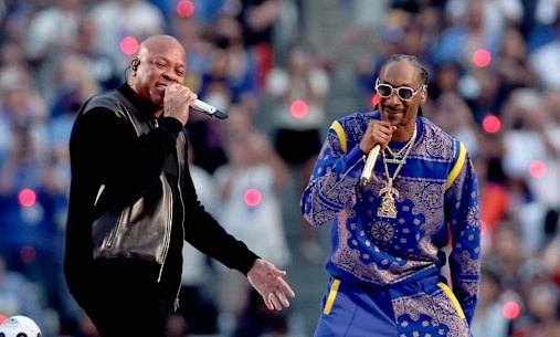 Dr. Dre and Snoop Dogg perform at Super Bowl LVI.