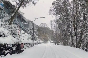 More than 30cm of snow fell overnight at Falls Creek and it has continued to snow throughout the day.