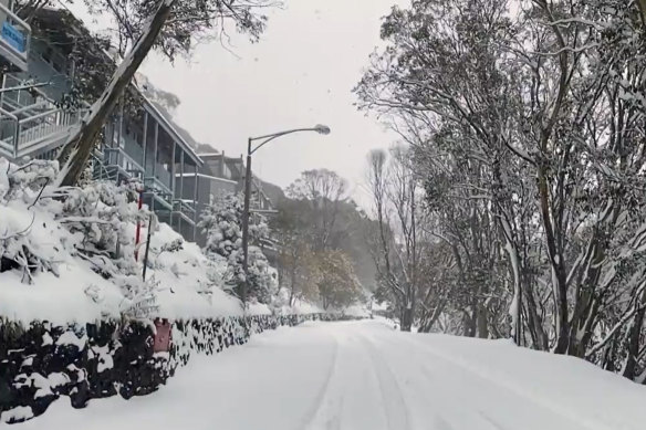 More than 30cm of snow fell overnight at Falls Creek and it has continued to snow throughout the day.