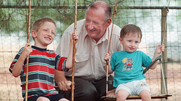Tim Fischer with sons Harrison and Dominic in 1999.