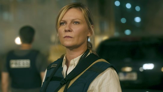 Kirsten Dunst stars as Lee, a photojournalist travelling across a war-ravaged US to interview the president, in Civil War.