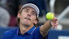 Alex de Minaur still has a couple of rust spots in this match.
