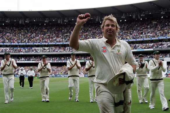 Shane Warne is given a standing ovation after claiming his 700th Test  wicket at the MCG on Boxing Day, 2006.