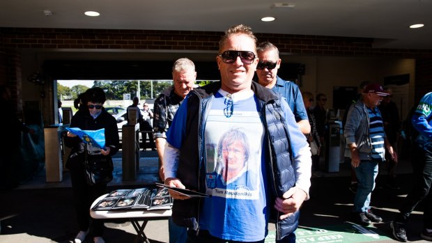 A proud Newtown fan pays his respects to Tommy Raudonikis.