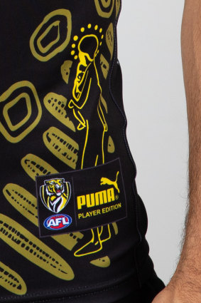 A detail on the Richmond jumper has a representation of the painting of Edwards’ great-great-grandmother and great-grandmother. 