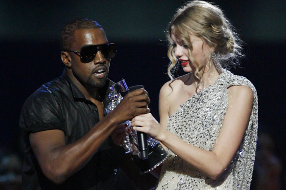 Kanye West interrupts Taylor Swift’s acceptance speech in 2009.
