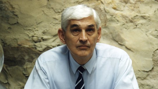 Ted Mack retired from Federal Parliament in 1996.